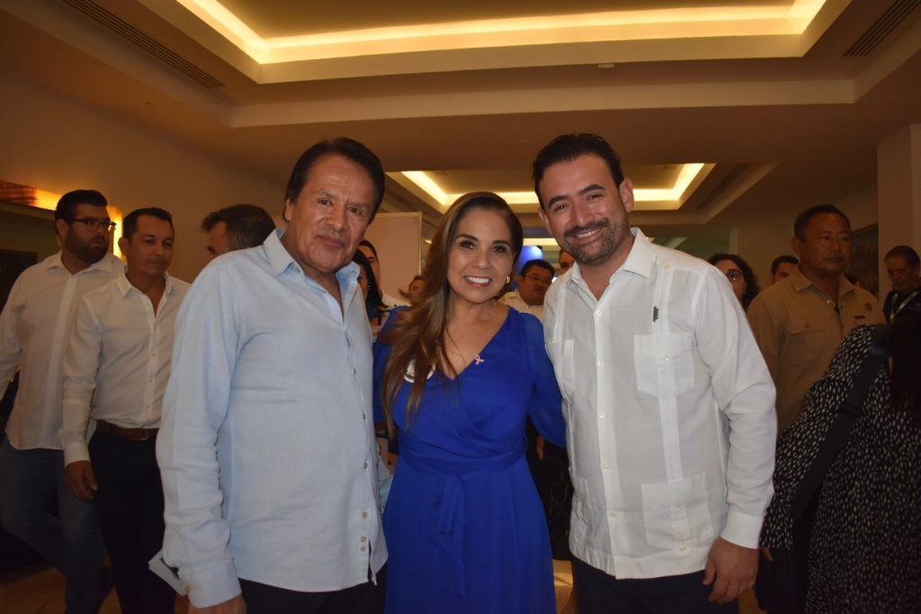 Juan Enríquez, Mara Lezama y Andrés Martínez Reynoso.