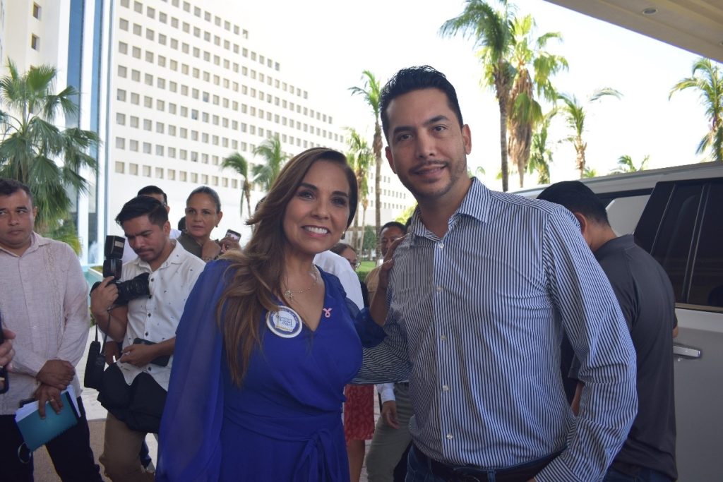 Mara Lezama, Gobernadora de Quintana Roo y Cesáreo Aponte, Director de Azabache.