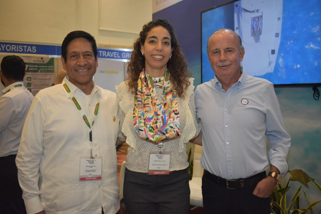 Miguel Ángel Fong González, Beatriz Tinajero y Jesús Almaguer.