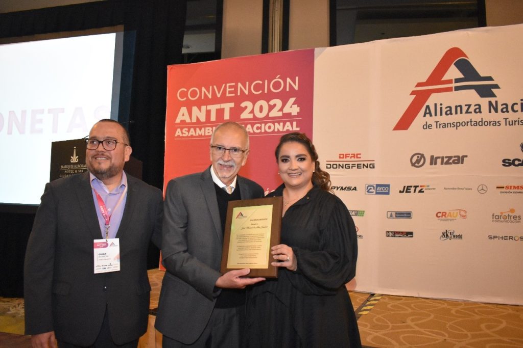 La ANTT entregó un reconocimiento por su trayectoria a José Manuel de Alba Jiménez.