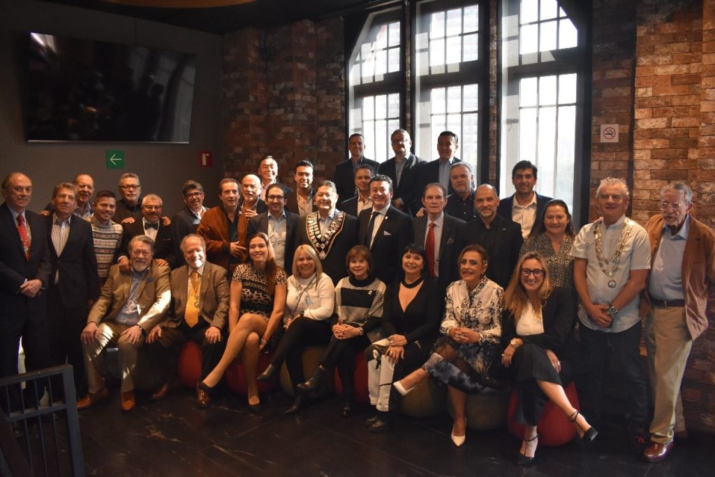 Foto grupal de fin de año 2024 del Club Skal Internacional de la Ciudad de México.
