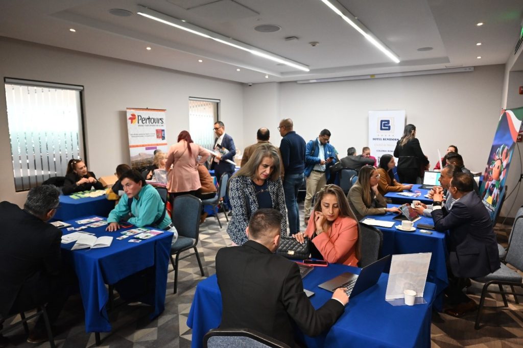Networking de Socios AMAV CDMX y mayoristas colombianos en Bogotá.