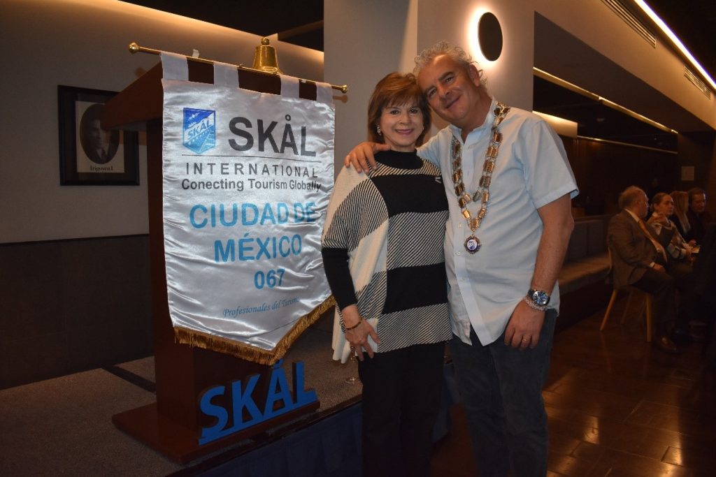 Victoriano Aja, Presidente del Club Skal CDMX 2024 y Cristina Vázquez, Presidente 2025.