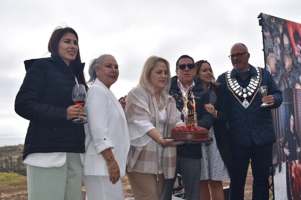 Festejo de cumpleañeros “Skalegas” durante la comida en Real del Mar BC.