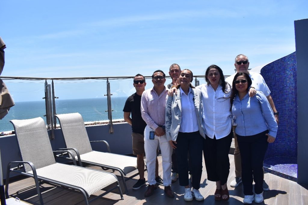 Directivos de Grupo Posadas y Mazatlán Meetings by EMISA en Fiesta Inn Mazatlán