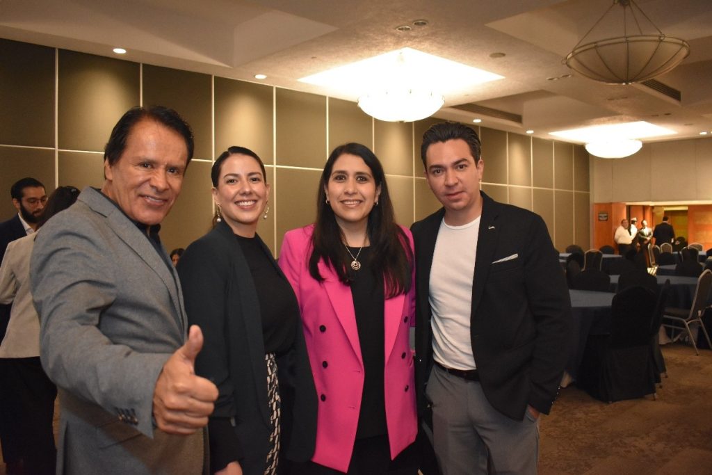Juan Enríquez acompañado de directivos de Posadas en Fiesta Americana Reforma.