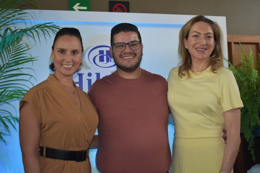 Maricarmen Gutiérrez, Guillermo Villegas y Blanca Lorente de Hilton Cancún Mar Caribe.