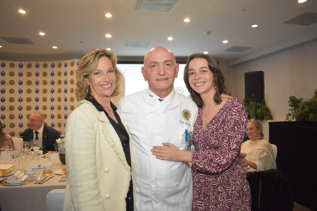 Chef Guy Santoro acompañado de su familia en cena de gala de la ACF.