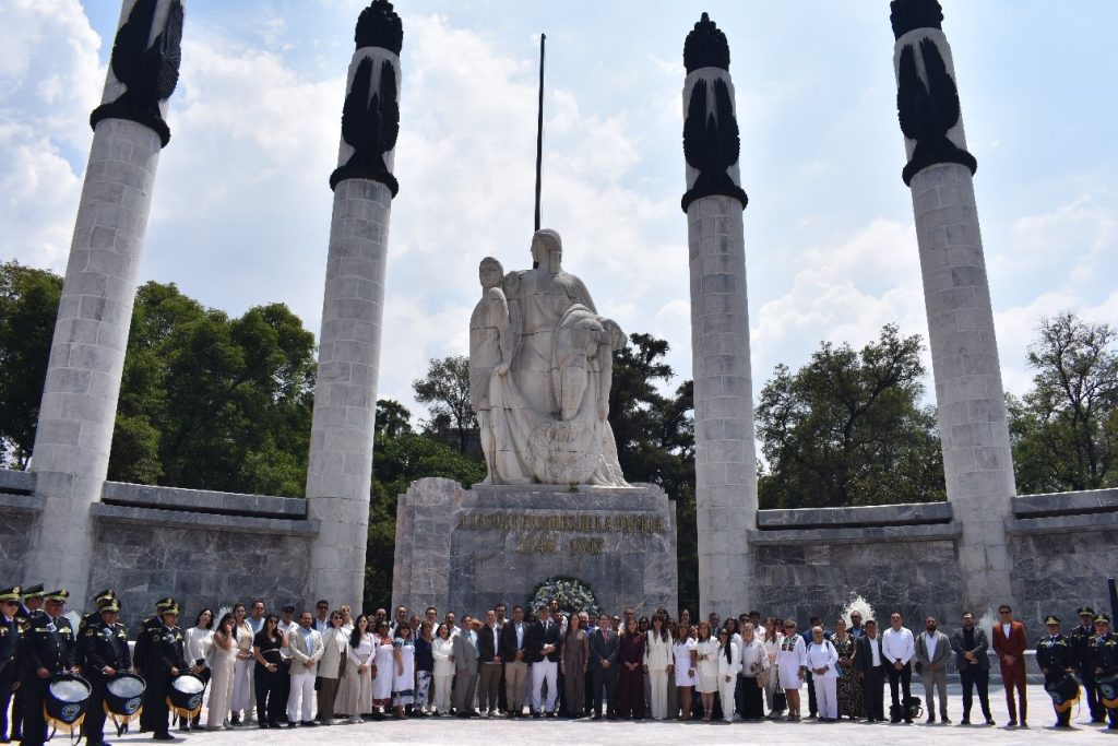 Guardia de Honor de la AMAV Nacional en el Monumento a los Niños Héroes.