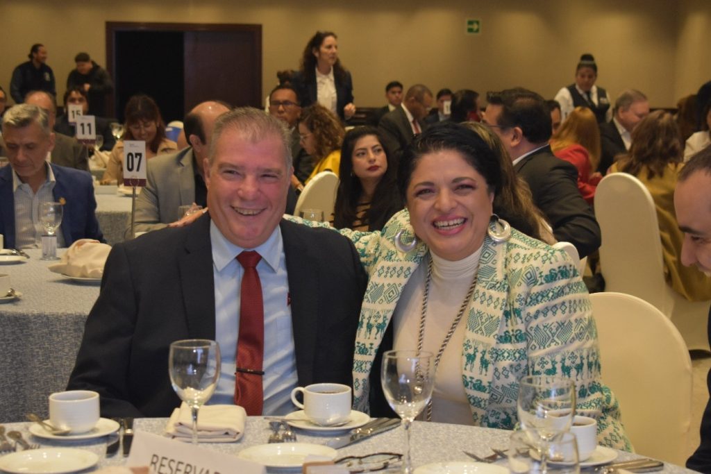 Juan Carlos García Granda y Alejandra Frausto en presentación de Cuba Única.
