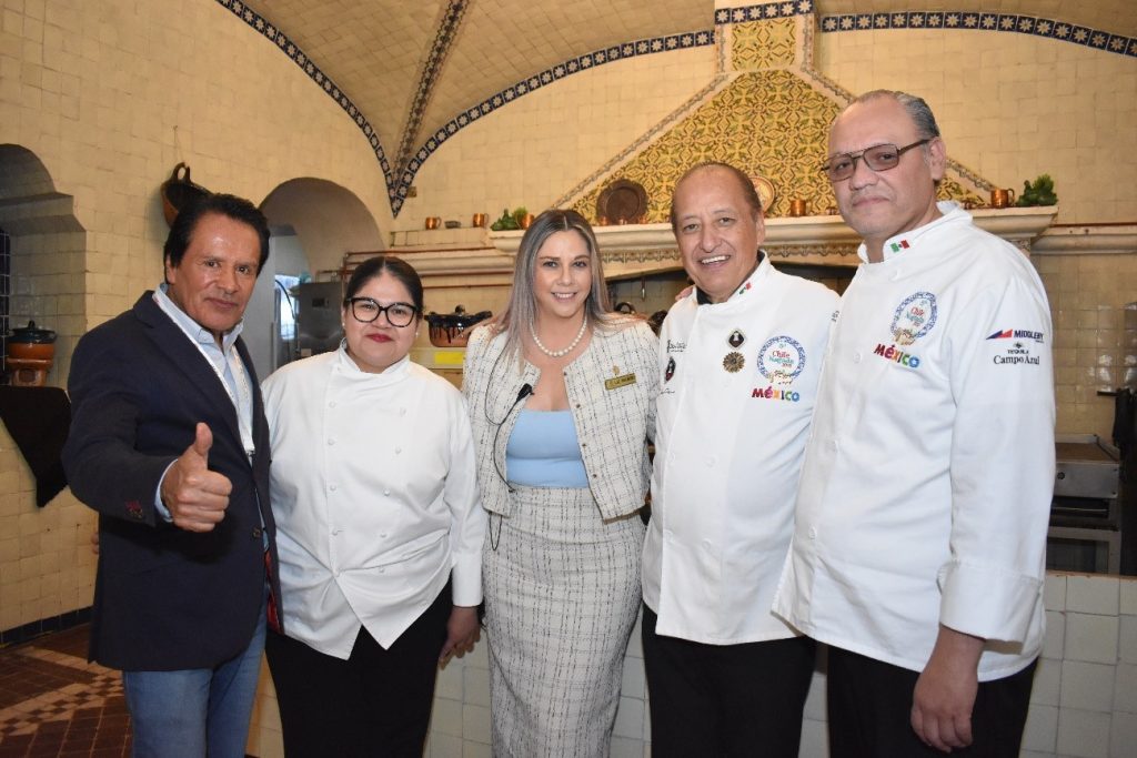 Juan Enríquez, Juanita Luna, Liz Ricaño, Jorge Orozco y Jorge Wooldrich.