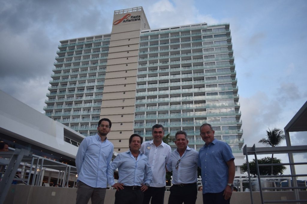 Directivos de Grupo Posadas en el hotel Fiesta Americana Acapulco Villas.