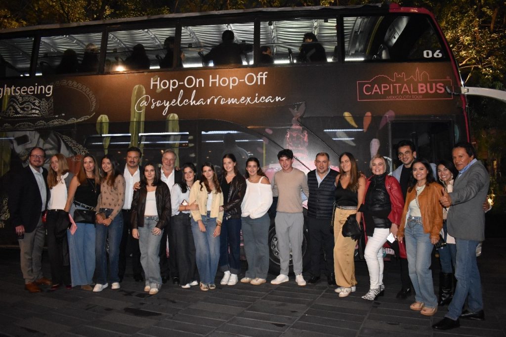 Tour conmemorativo en CDMX por celebración del 10° Aniversario de Capital Bus.