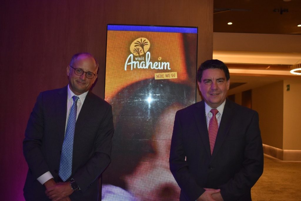 Eduardo Schutte y Jorge Goytortua, Director General del Cross Border Xpress.