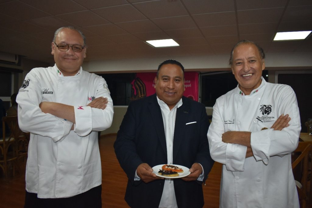 Chef Jorge Wooldrich, Presidente Omar Carpio y el Chef Jorge Orozco.
