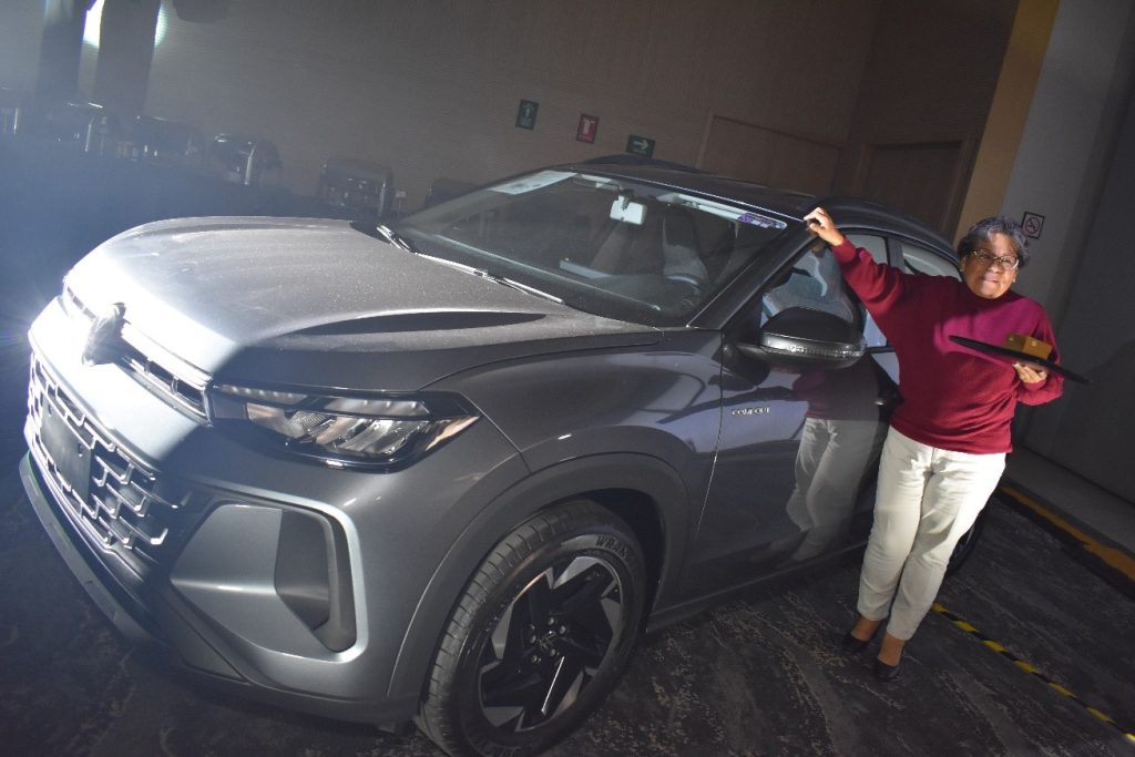 Marcela Esperanza de Reaseguradora Patria ganó un automóvil de Grupo Brisas.