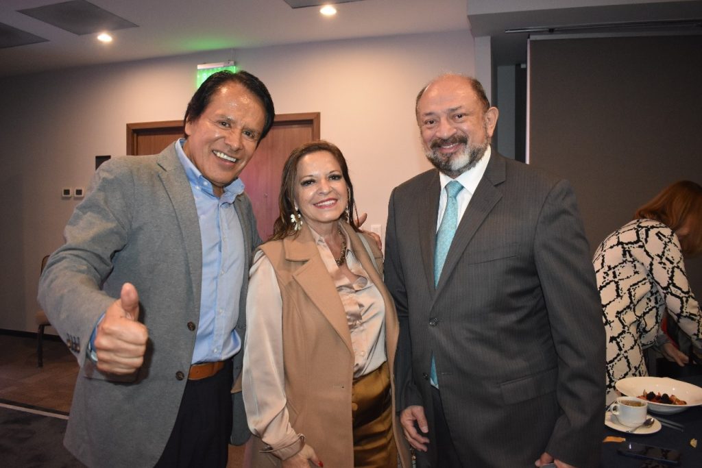 Juan Enríquez, Adriana Martínez y Darío Flota Ocampo.