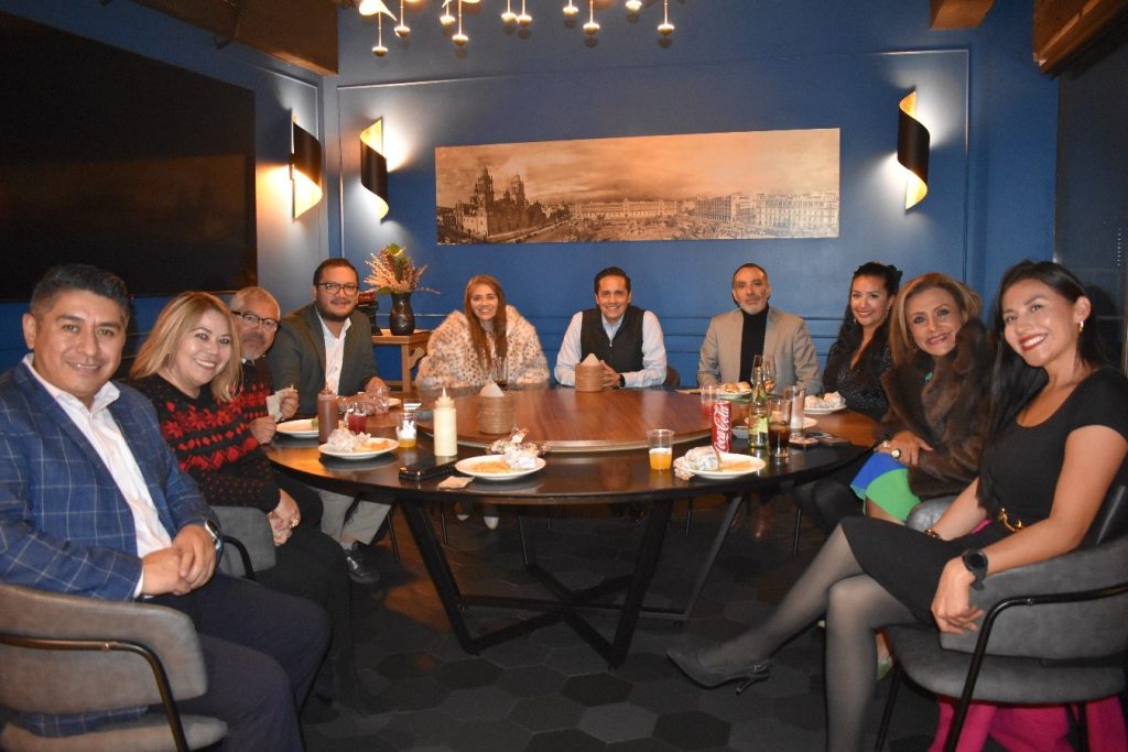 AMAV CDMX llevó a cabo su brindis decembrino en Terraza 56 de la Torre Latino.