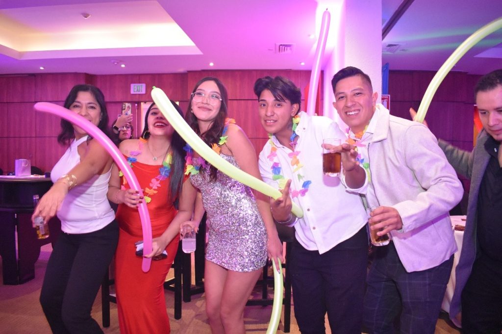 Batucada, baile y celebración de fin de año 2025 -Click-.