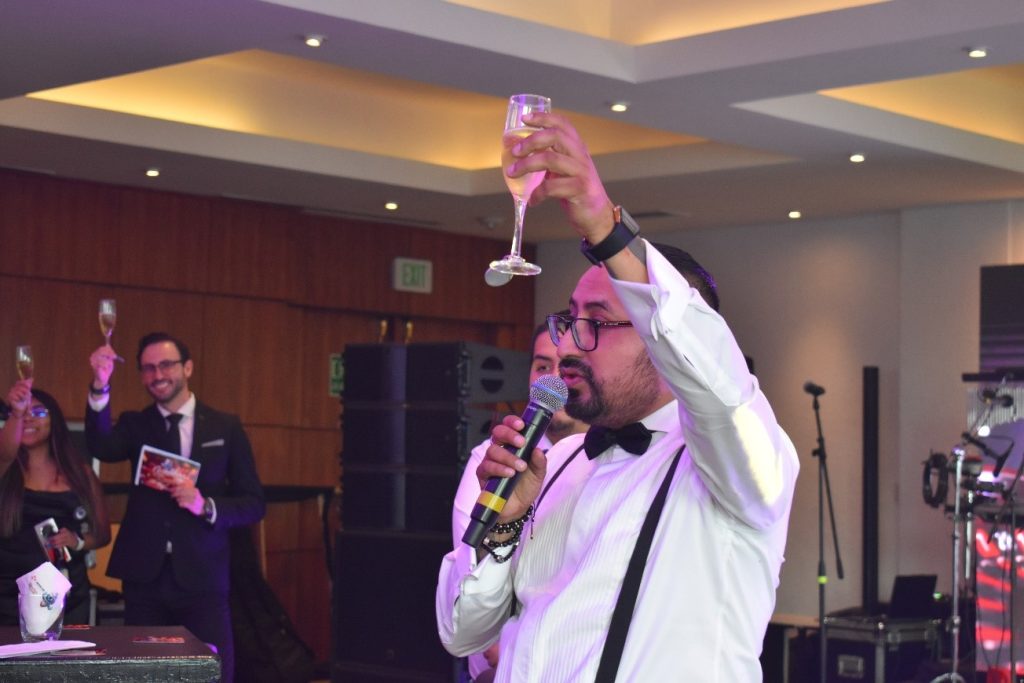 Brindis 2025 a cargo de Ernesto Islas, CEO de MOVE-ON Meeting Experience.