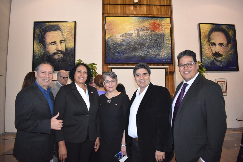 Personalidades del sector turístico de México en la Embajada de Cuba en México.