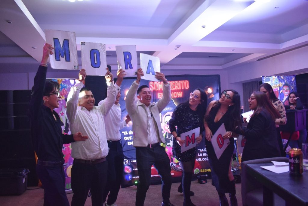 Velada de diversión entre equipos de MOVE-ON, BTL y STAND FUSION.