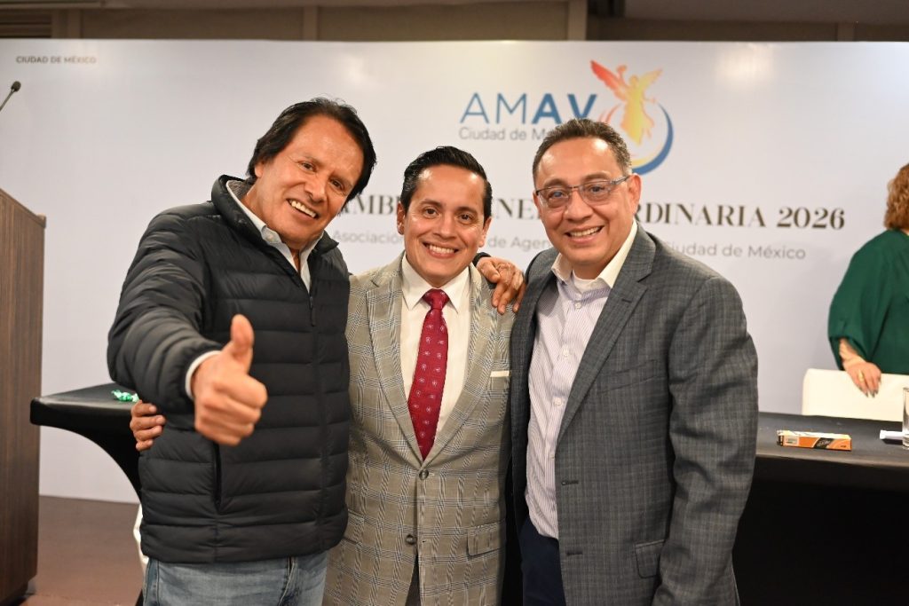 Juan Enríquez, Raymundo Flores (Presidente AMAV CDMX) y Víctor Enríquez.