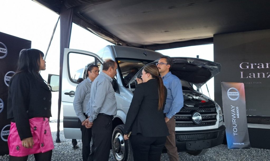 Durante la jornada, directivos de Tourway México presentaron dos nuevas unidades.