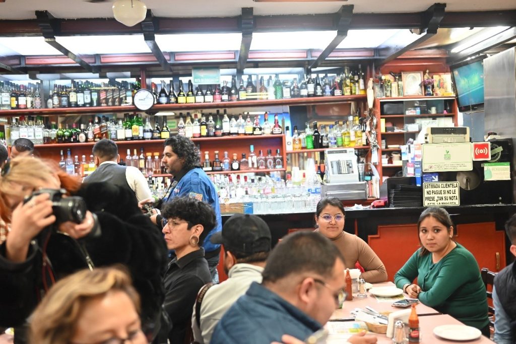 "Turicantinas", es un viaje al alma de la capital a través de sus cantinas tradicionales.