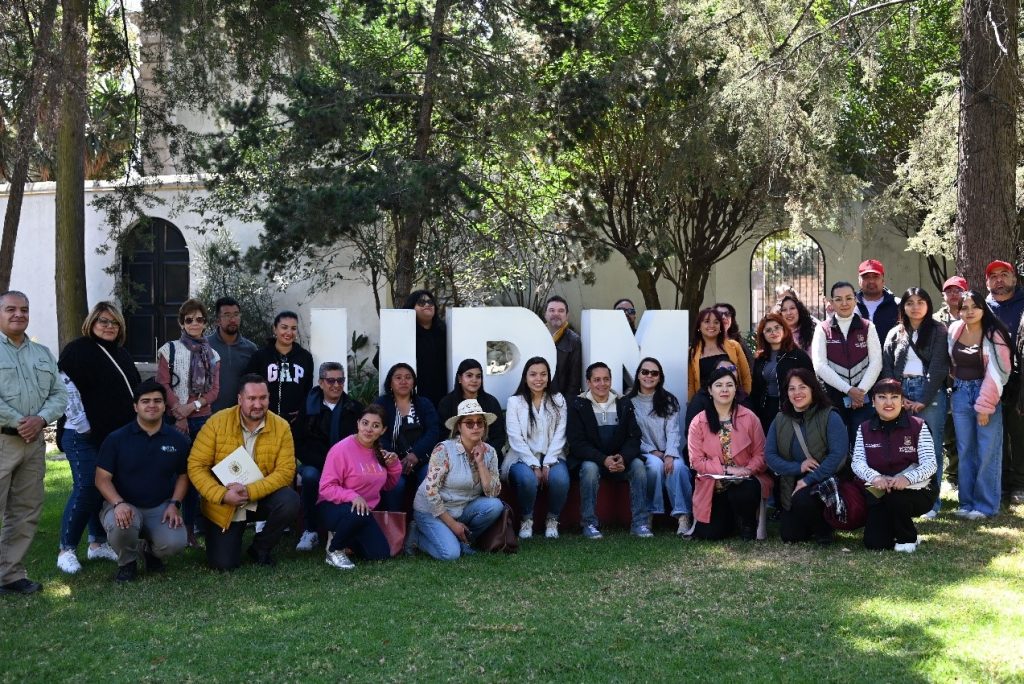 Socios de la AMAV CDMX visitaron la Universidad Pontifica de México en Tlalpan.
