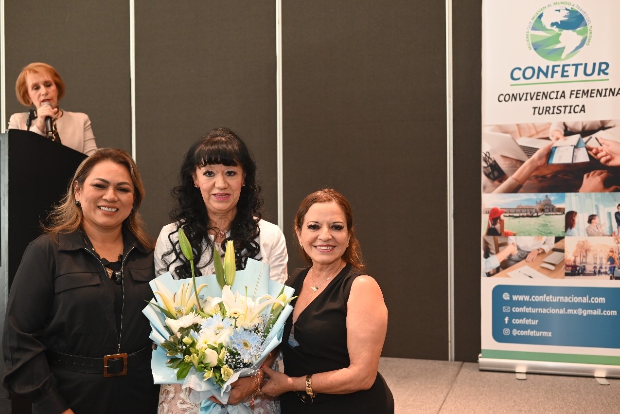 Margarita Morales, Teresa Hernández y Adriana Martínez Ibarra.
