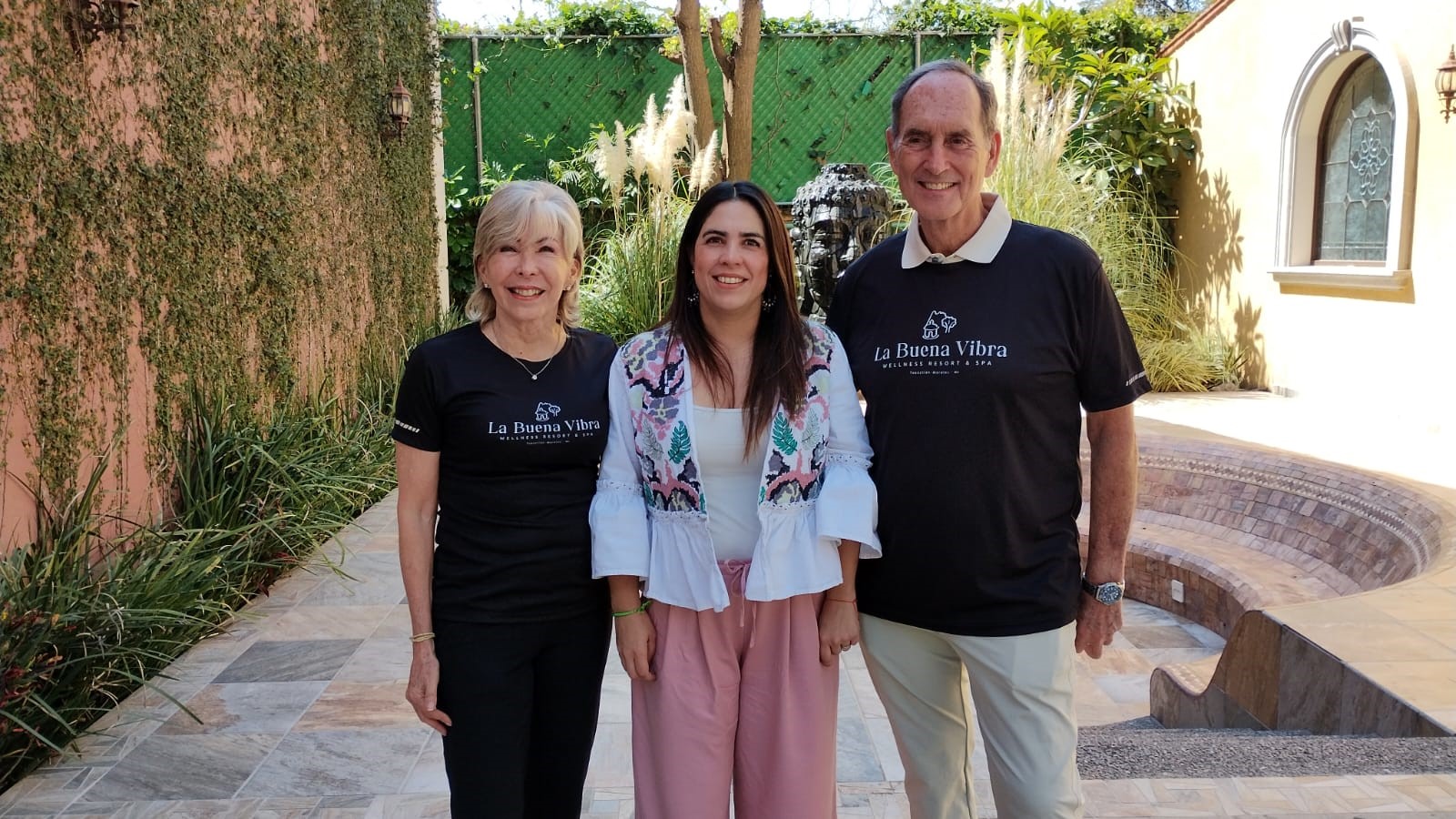 Tanya Witmond, directora Wellness del hotel La Buena Vibra y Fernanda Gaxiola de Sectur Morelos.