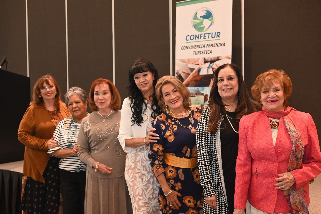 Teresa Hernández presidenta de CONFETUR acompañada de ex presidentas.