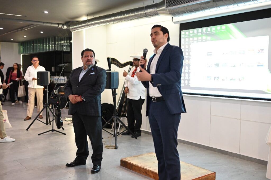 Pedro Romera Bueno, Presidente de la AMHM de Veracruz/Boca del Rio y Edgar García, Presidente de la AMAV Filial CDMX.