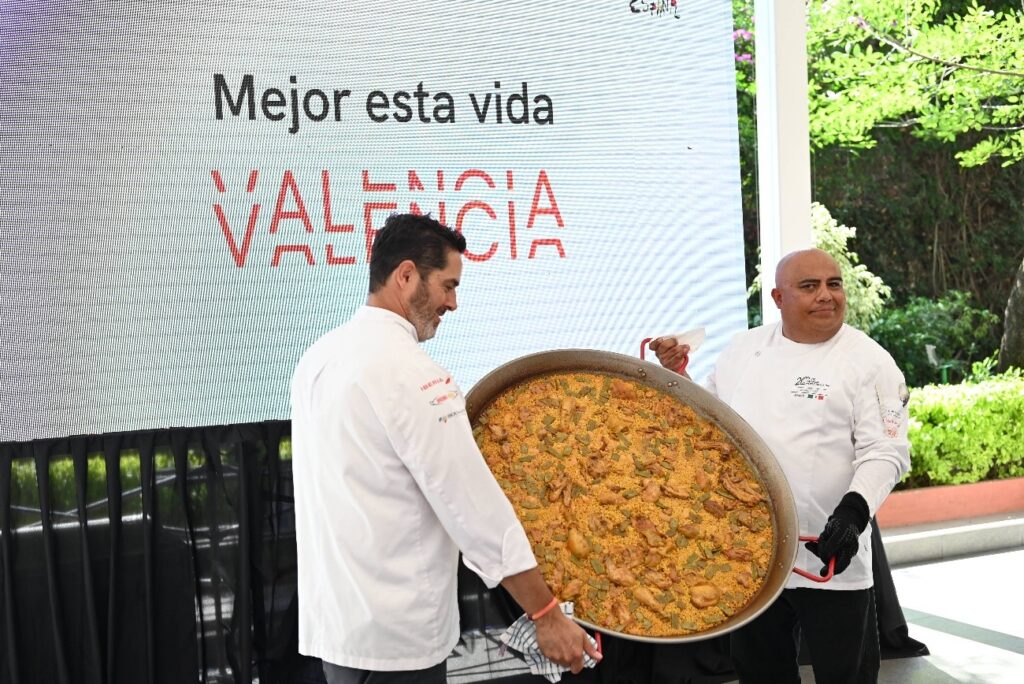 Presentación de la tradicional paella velenciana en la Hacienda de los Morales.