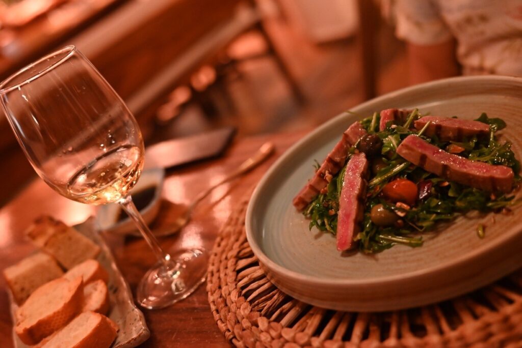 Rosatto, fusión de la alta cocina mediterránea con la profunda tradición y riqueza culinaria del Puerto de Acapulco.