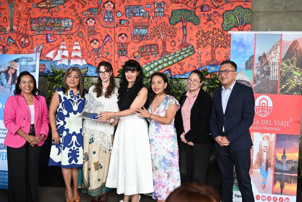 Reconocimiento a La Casa del Viaje por parte de Teresa Hernández, Presidenta de CONFETUR.