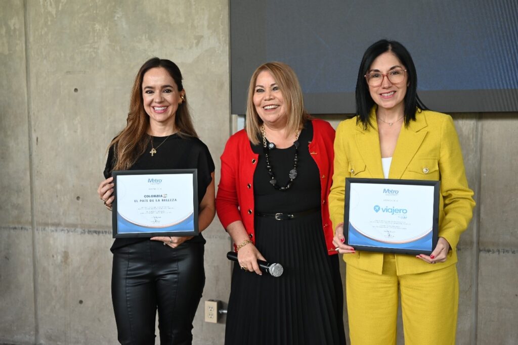 Carolina Encinales, Alicia Mejía y Grace Cortes en el Corporativo de MÁS Servicios.