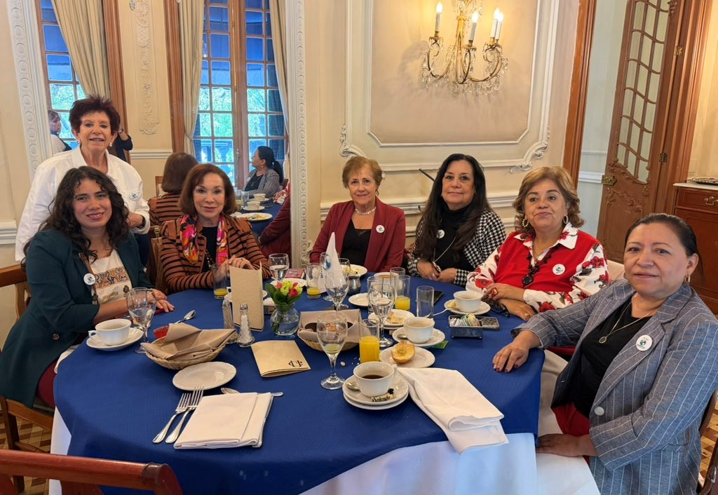 Desayuno mensual de Convivencia Femenina Turística en University Club of Mexico.