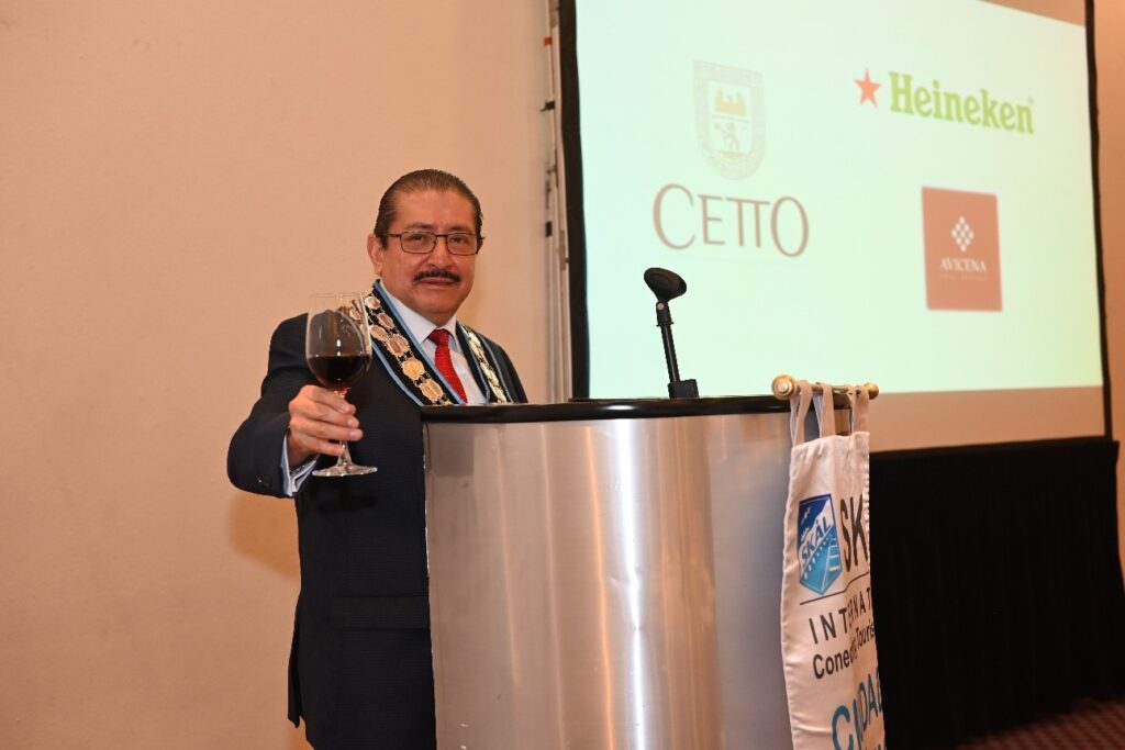 Ricardo Córdova Presidente del Club Skål Internacional de la Ciudad de México.