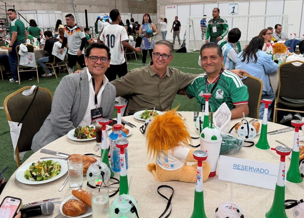 La jornada incluyó una comida con temática futbolera que propició un ambiente de convivencia e integración.