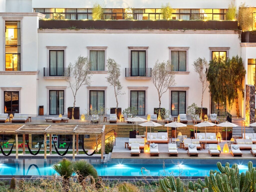 Enrique Calderón es actualmente Vicepresidente de Operación Hotelera de Posadas.