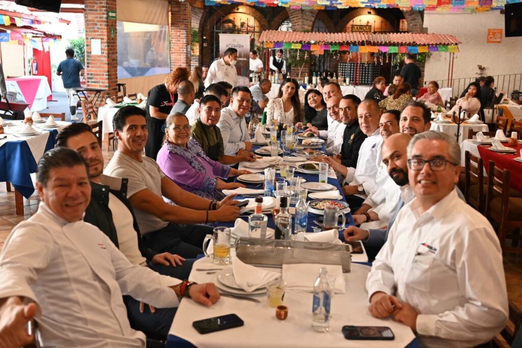 Comida en honor al “Rey de todos los chiles”, el Chile en Nogada en Restaurante Arroyo.