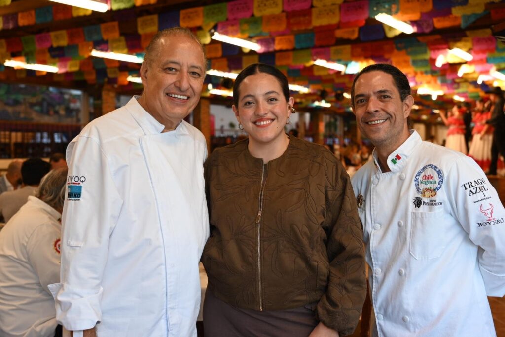 Cierre de temporada de 7ª edición del Festival Internacional del Chile en Nogada en Restaurante Arroyo.