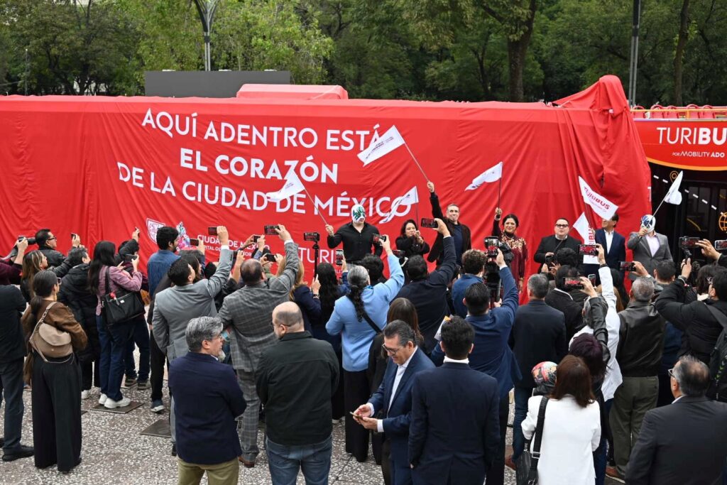 Lanzamiento de las 10 nuevas unidades en la nueva etapa para Turibus.